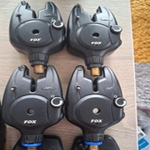 FOX MR+ 4 REMOTE BITE ALARMS & RECEIVER  +BATTERIES PERFECT WORKING ORDER CARP💓