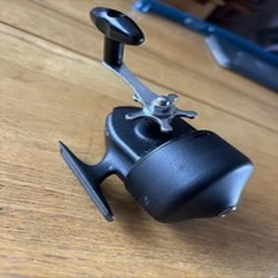 Simple Closed Face Fishing Reel Black