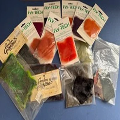 A JOB LOT OF SUB SEAL FUR,/ ANTRON DUBBING / DYED SQUIRREL/ NATURAL MOLE SKIN