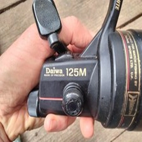 Daiwa 125M Graphite Spincast Reel Black Anti-Reverse 1 Bearing Both Hand