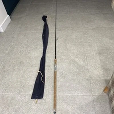 Hardy Favorite 11ft Graphite Spinning Rod – great condition 