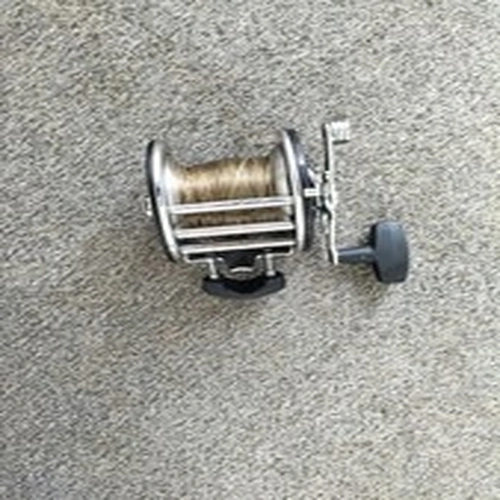 PENN-67  LONGBEACH SALTWATER BOAT vintage fishing reel