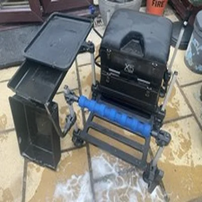 Preston’s Innovation X5 Seat Box, Complete With Side Trays Pole Rest .