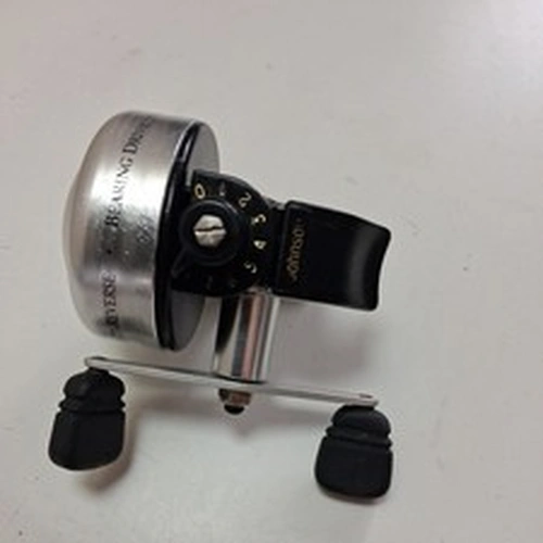 Johnson 100b Reel vintage.