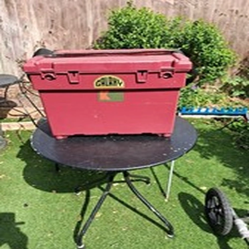 Galaxy Seatbox in Browning Colours. Has a Stamford of Sheffield Badge.
