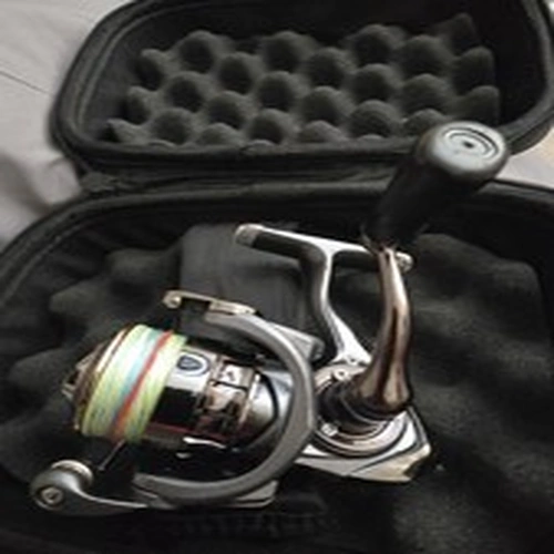 DIAWA LUVIAS 1003 SPINNING REEL IN GOOD CONDITION. VERY LIGHT AND VERY SMOOTH