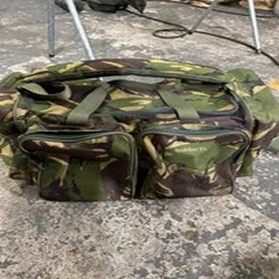 trakker camo big bag with 6 pockets on the side and 1 big middle compartment 