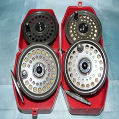 2 English 3-1/2" vintage alloy fly reels, 2 spare spool and original cases 035