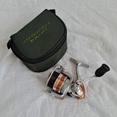 Fixed spool fishing reel. Hellion 3000 and padded bag