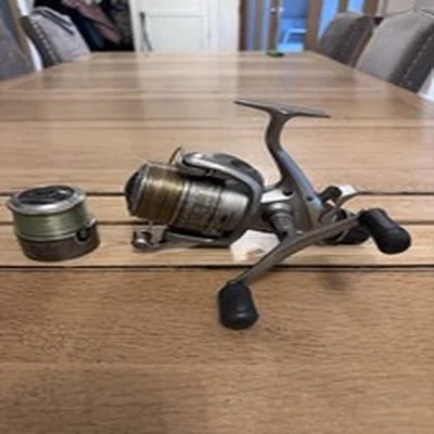 Shimano Baitrunner Aero GTE 8000B, with spare spool. 