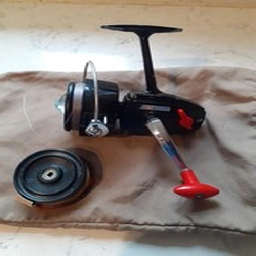 Intrepid New De Luxe Fixed Spool Reel 1970s in Used good working condition