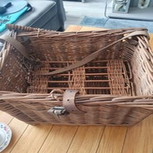 Vintage Wicker Fishing Basket  With Splitter