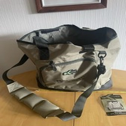 KORUM ORIGINAL LARGE SIZE BAIT AND BITS BAG.