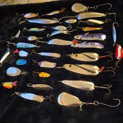 33 Vintage  Metal Fishing Lure Spoons 12 Named,21 unnamed 