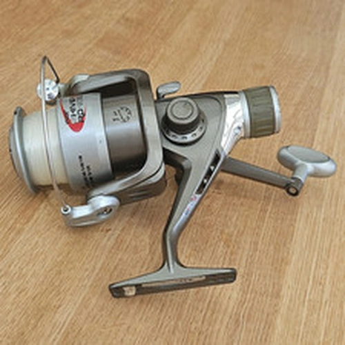 Vigor Shiver RD-40 4000 Spinning Reel 7BB 5.2:1 Front Drag RH Silver/Grey