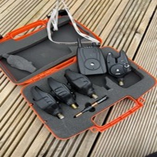 Fox Electronic Fishing Bite Alarm Set LED Light Receiver Carry Case Black Carp